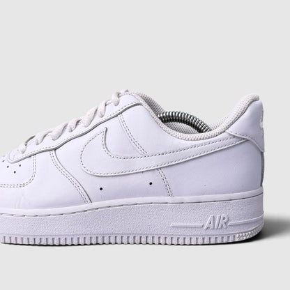 Nike Air Force 1 Low Triple White, buty sportowe damskie w bardzo dobrym stanie rozmiar 40, detal