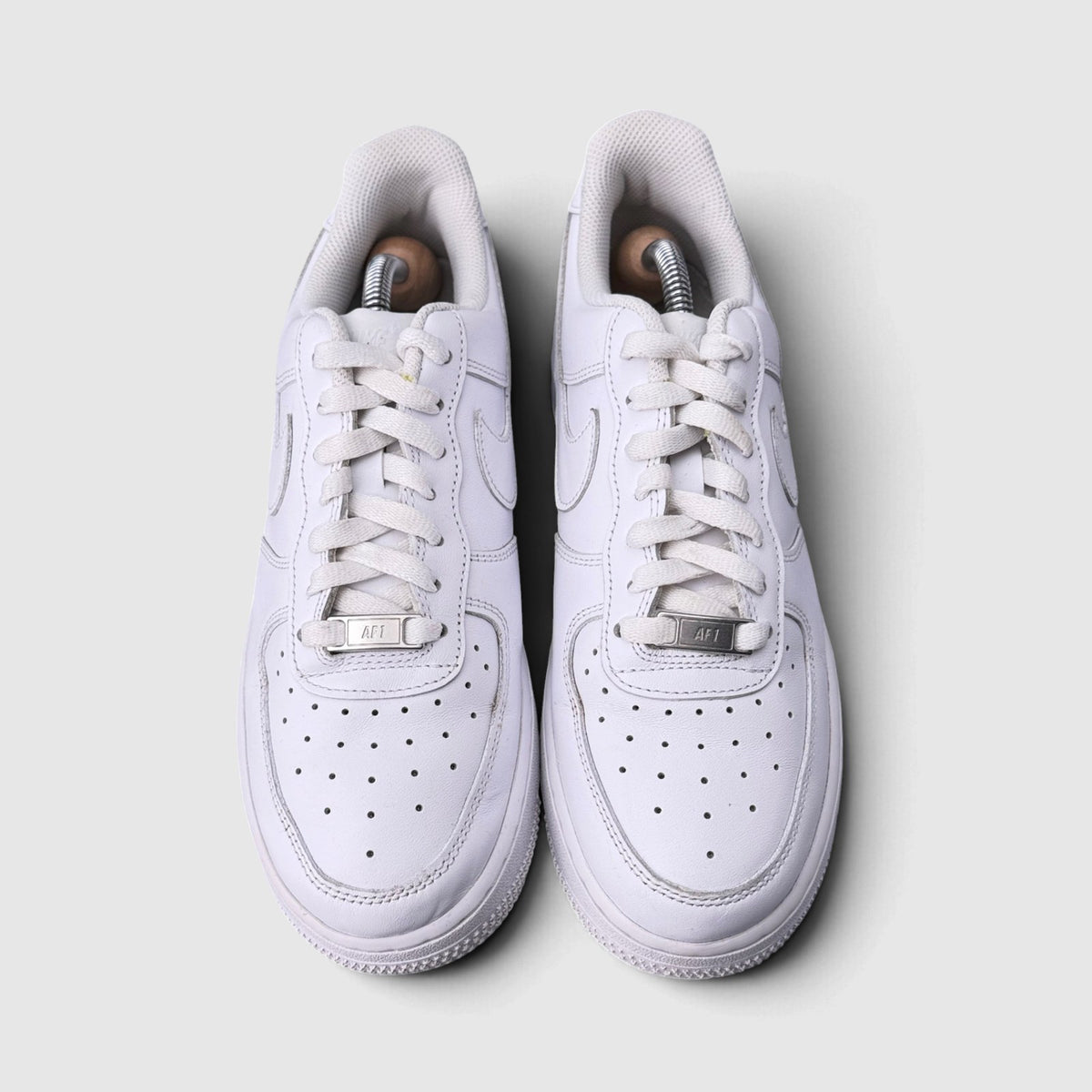 Nike Air Force 1 Low Triple White, buty sportowe damskie w bardzo dobrym stanie rozmiar 40, widok z góry
