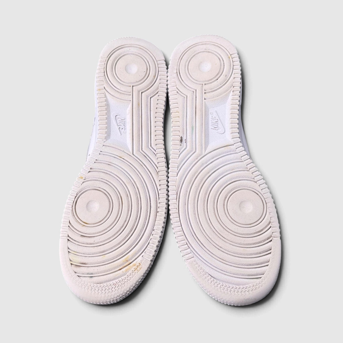 Nike Air Force 1 Low Triple White, buty sportowe damskie w bardzo dobrym stanie rozmiar 40, podeszwa