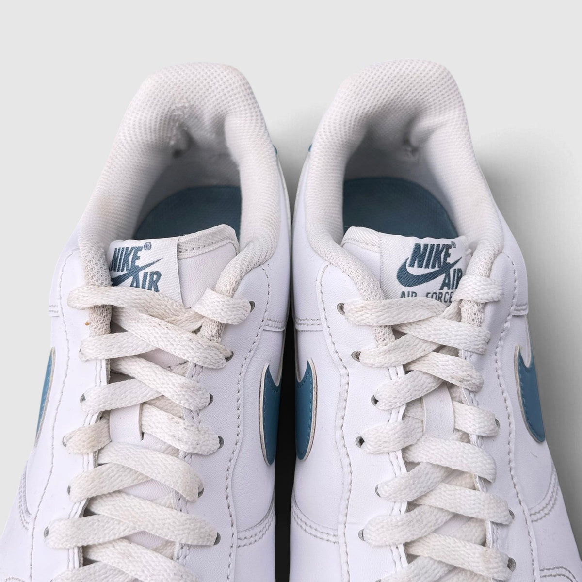 Nike Air Force 1 ’07, buty sportowe męskie w bardzo dobrym stanie rozmiar 44.5, detal