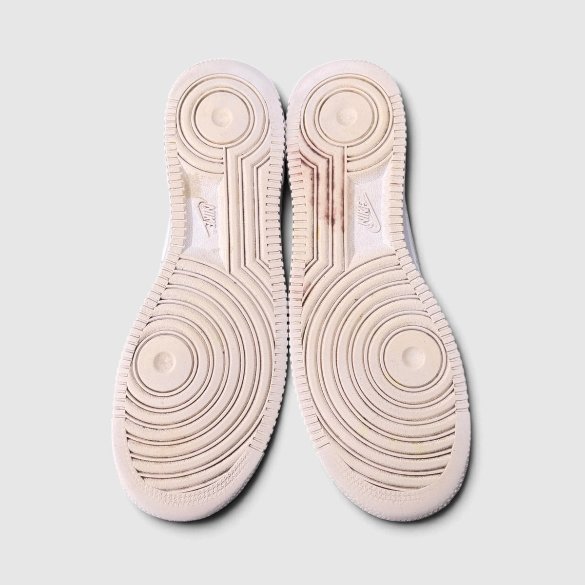 Nike Air Force 1 ’07, buty sportowe męskie w bardzo dobrym stanie rozmiar 44.5, podeszwa
