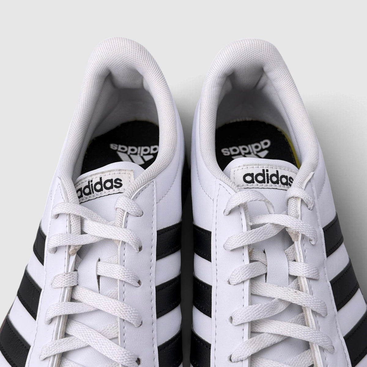 Adidas VL Court Base White Black, buty sportowe męskie w bardzo dobrym stanie rozmiar 46, detal