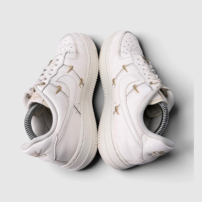 Nike Air Force 1 Low Mini Gold Swooshes, buty sportowe damskie w bardzo dobrym stanie rozmiar 37.5, para butów