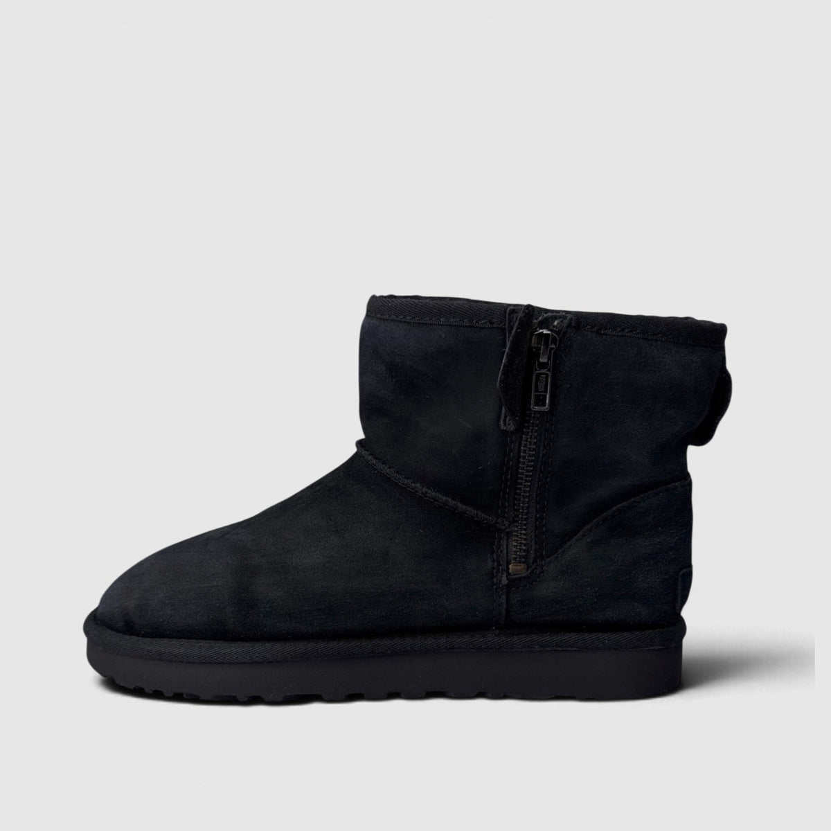 UGG Classic, śniegowce damskie w bardzo dobrym stanie rozmiar 40, boczny profil, lewa strona