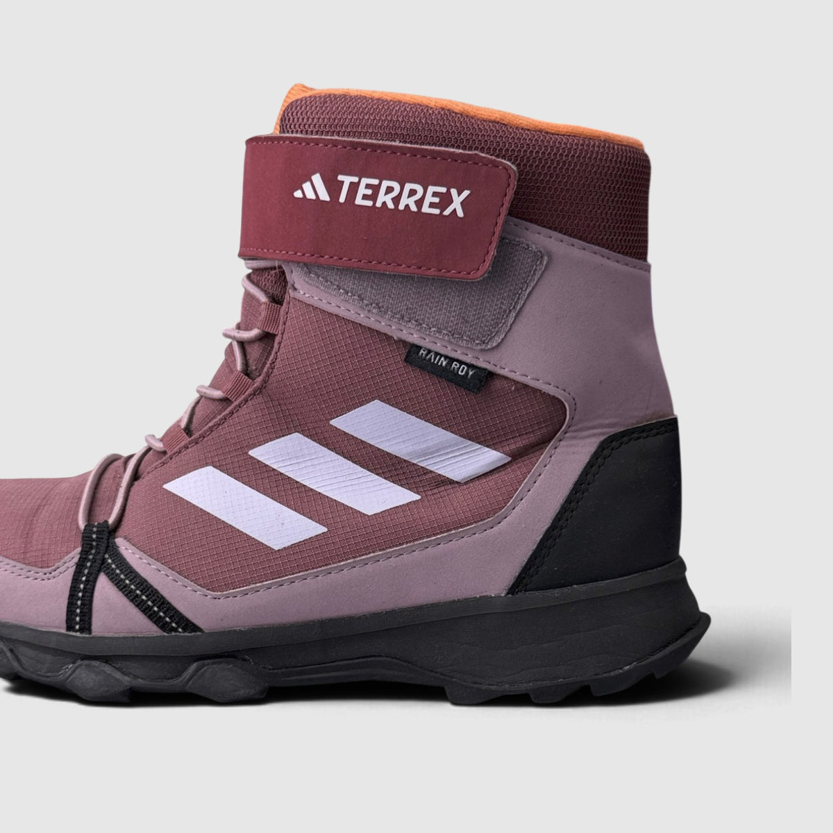 Adidas Terrex Snow Hook, śniegowce damskie w bardzo dobrym stanie rozmiar 36 2/3, boczny profil, lewa strona