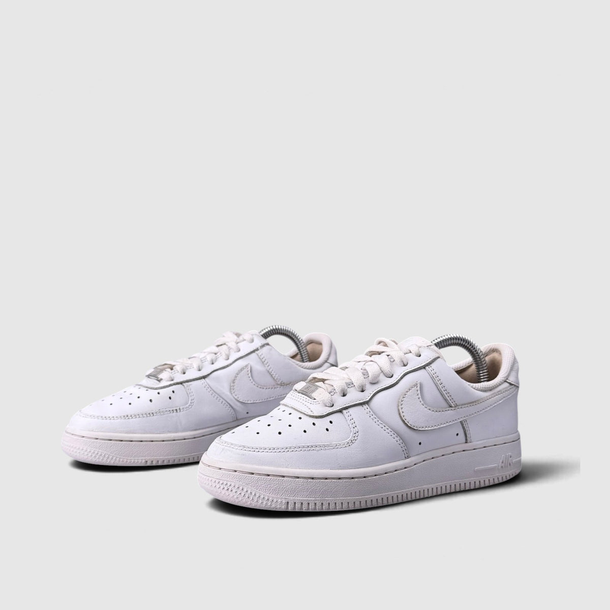 Nike Air Force 1 Low Triple White, buty sportowe damskie w dobrym stanie rozmiar 36.5, para butów