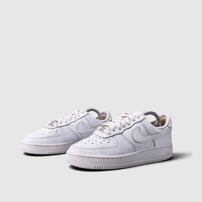 Nike Air Force 1 Low Triple White, buty sportowe damskie w dobrym stanie rozmiar 36.5, para butów