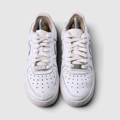 Nike Air Force 1 Low Triple White, buty sportowe damskie w dobrym stanie rozmiar 36.5, widok z góry