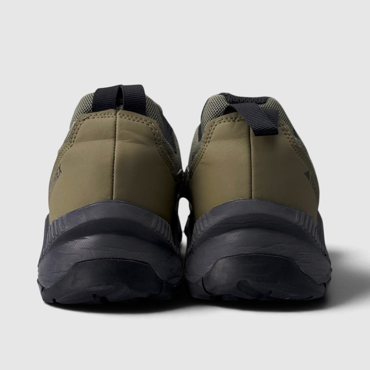 Adidas Terrex Eastrail 2, trekkingi męskie w bardzo dobrym stanie rozmiar 42, widok z tyłu