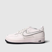 Nike Air Force 1 Low, buty sportowe damskie w bardzo dobrym stanie rozmiar 40, boczny profil, lewa strona