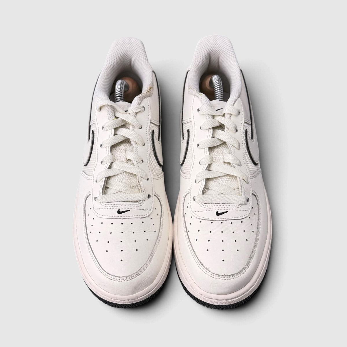 Nike Air Force 1 Low, buty sportowe damskie w bardzo dobrym stanie rozmiar 40, widok z góry