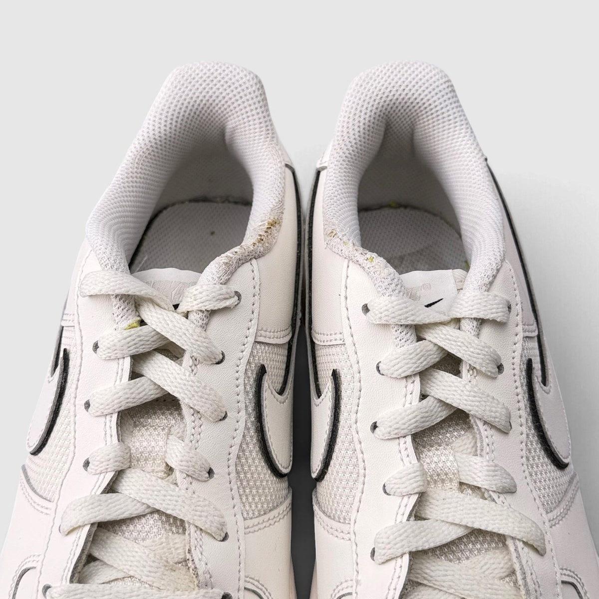 Nike Air Force 1 Low, buty sportowe damskie w bardzo dobrym stanie rozmiar 40, widok z góry