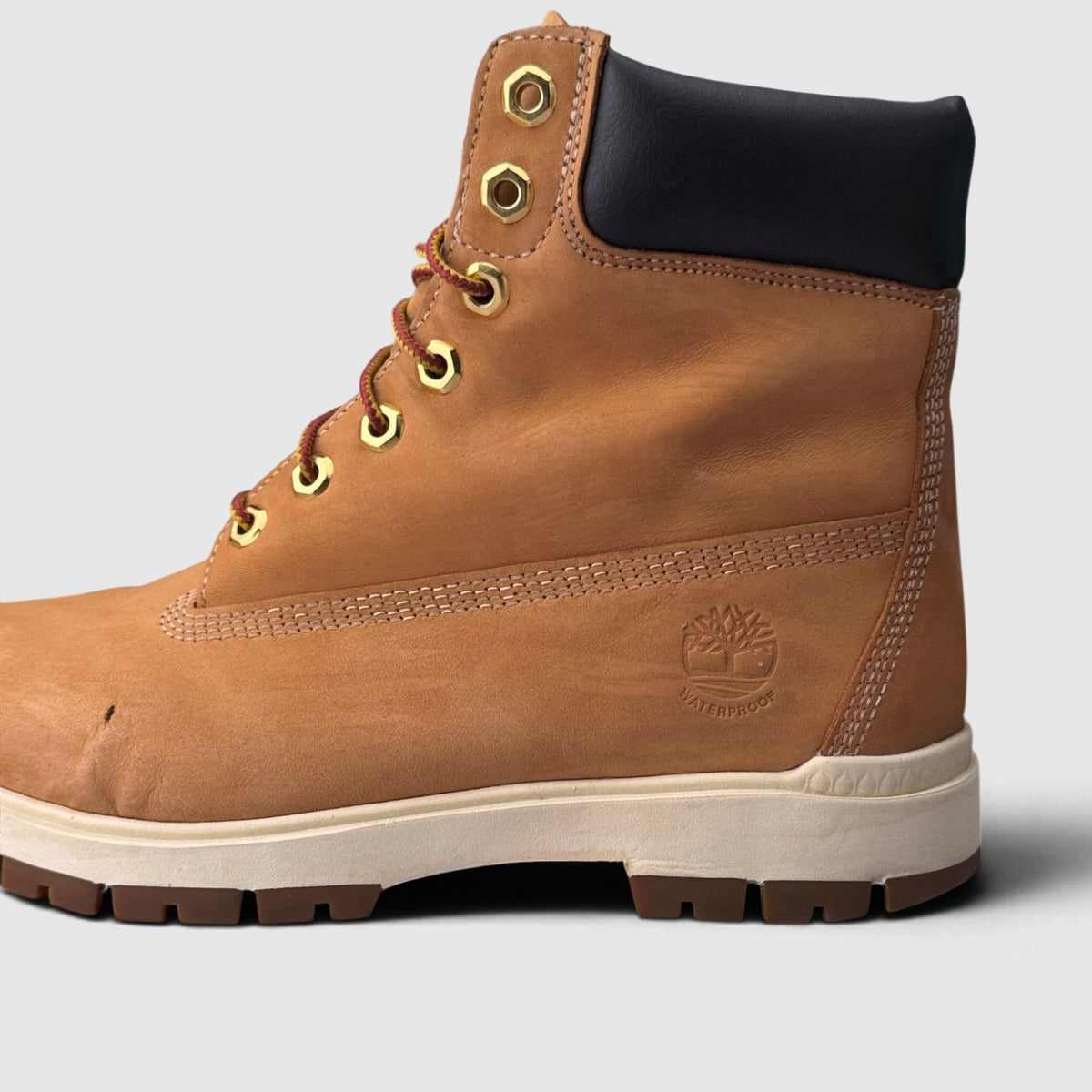 Timberland Tree Vault 6 Premium Waterproof Nubuck, śniegowce męskie w bardzo dobrym stanie rozmiar 43, boczny profil, prawa strona