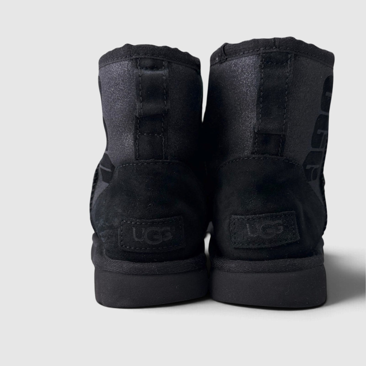 UGG Classic, śniegowce damskie w bardzo dobrym stanie rozmiar 38, widok z tyłu