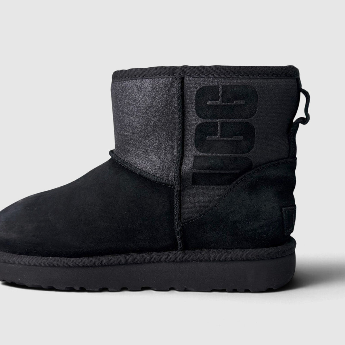 UGG Classic, śniegowce damskie w bardzo dobrym stanie rozmiar 38, boczny profil, prawa strona