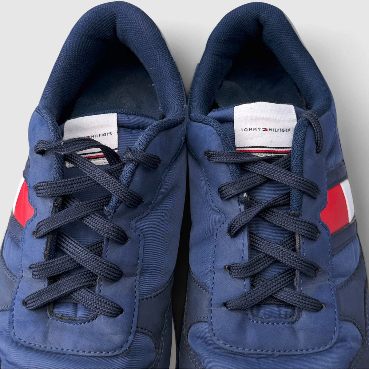 Tommy Hilfiger Flag Low Cut, buty sportowe damskie w dobrym stanie rozmiar 40, detal