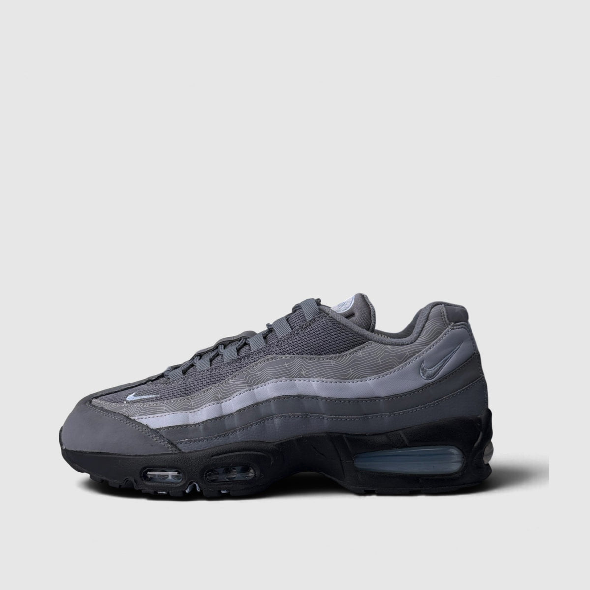 Nike Air Max 95 Cool Grey Psychic Blue, buty sportowe męskie w bardzo dobrym stanie rozmiar 44, boczny profil, lewa strona