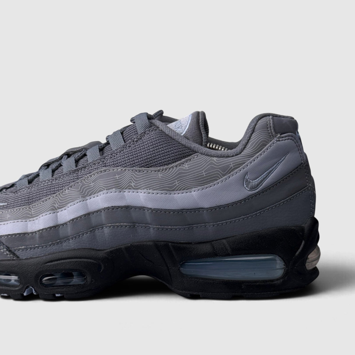 Nike Air Max 95 Cool Grey Psychic Blue, buty sportowe męskie w bardzo dobrym stanie rozmiar 44, boczny profil, prawa strona