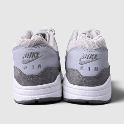 Nike Air Max 1 '87 Photon Dust/Wolf Grey, buty sportowe męskie w bardzo dobrym stanie rozmiar 42.5, widok z tyłu
