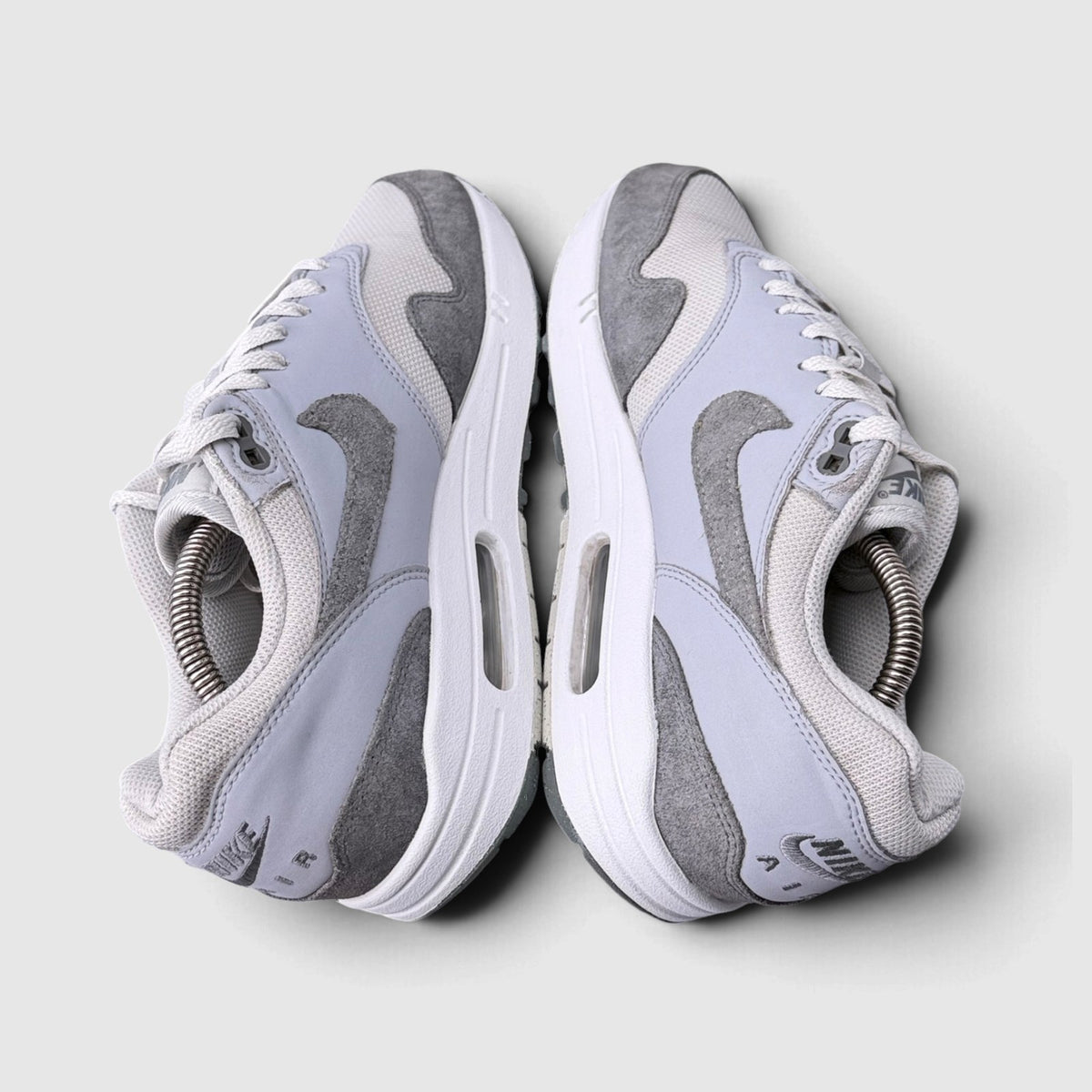 Nike Air Max 1 '87 Photon Dust/Wolf Grey, buty sportowe męskie w bardzo dobrym stanie rozmiar 42.5, widok z góry