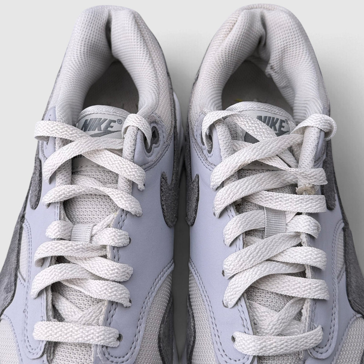 Nike Air Max 1 '87 Photon Dust/Wolf Grey, buty sportowe męskie w bardzo dobrym stanie rozmiar 42.5, detal