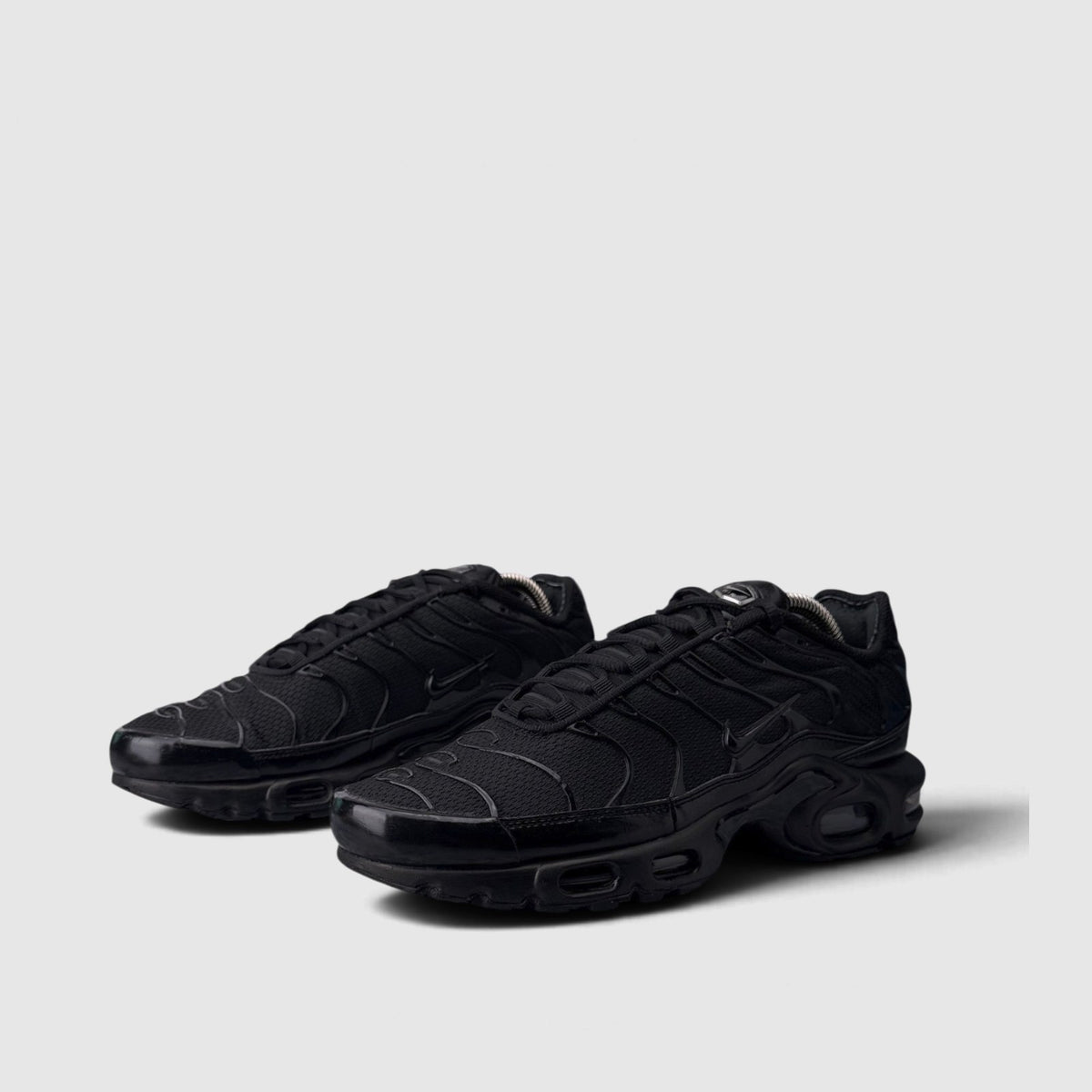 Nike Air Max Plus Triple Black, buty sportowe męskie w bardzo dobrym stanie rozmiar 41, para butów