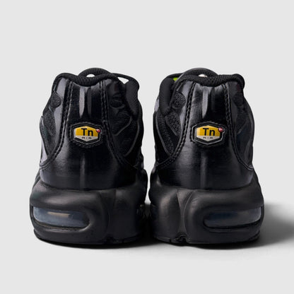 Nike Air Max Plus Triple Black, buty sportowe męskie w bardzo dobrym stanie rozmiar 41, widok z tyłu