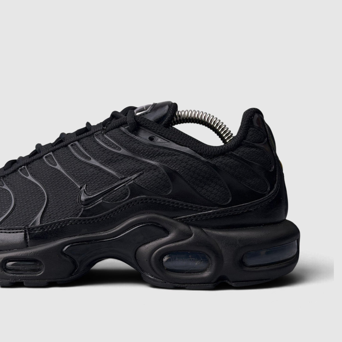 Nike Air Max Plus Triple Black, buty sportowe męskie w bardzo dobrym stanie rozmiar 41, detal