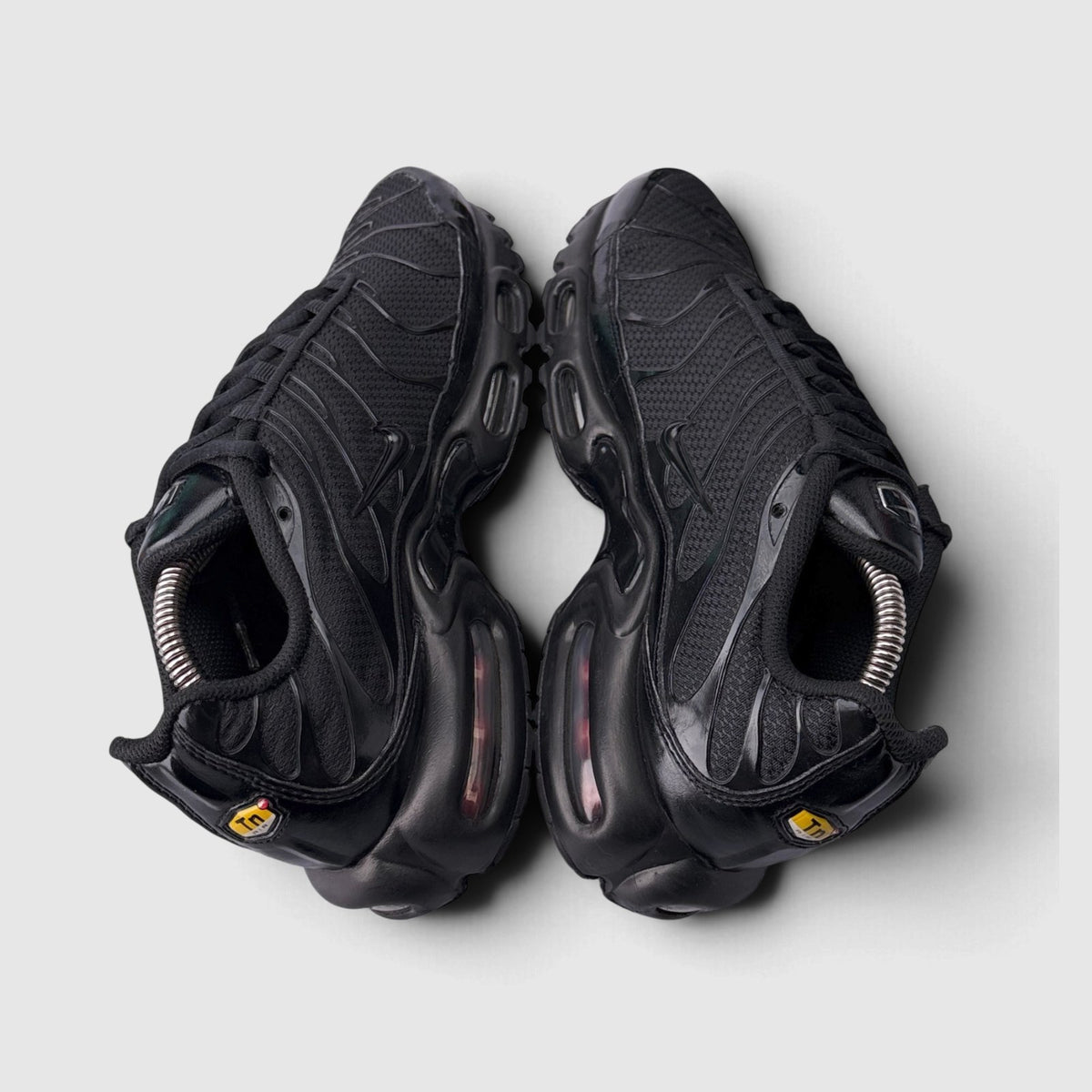 Nike Air Max Plus Triple Black, buty sportowe męskie w bardzo dobrym stanie rozmiar 41, widok z góry