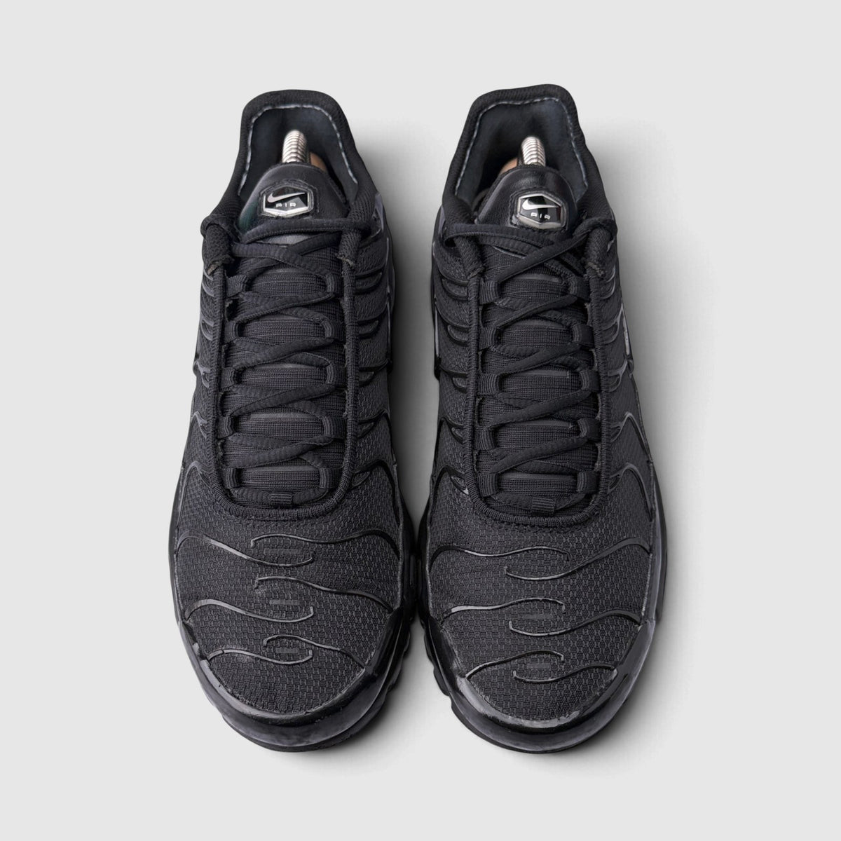 Nike Air Max Plus Triple Black, buty sportowe męskie w bardzo dobrym stanie rozmiar 41, widok z góry