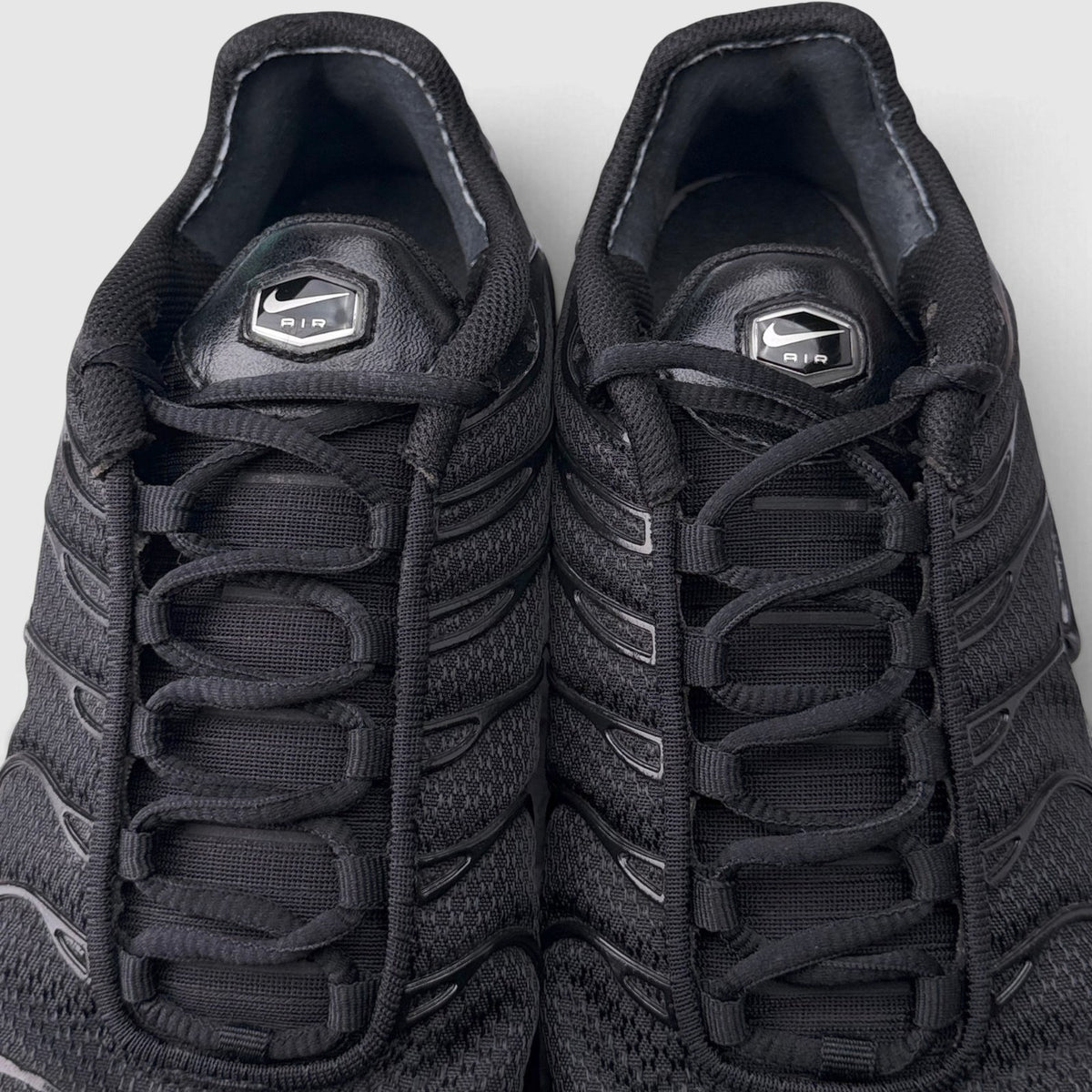 Nike Air Max Plus Triple Black, buty sportowe męskie w bardzo dobrym stanie rozmiar 41, widok z góry