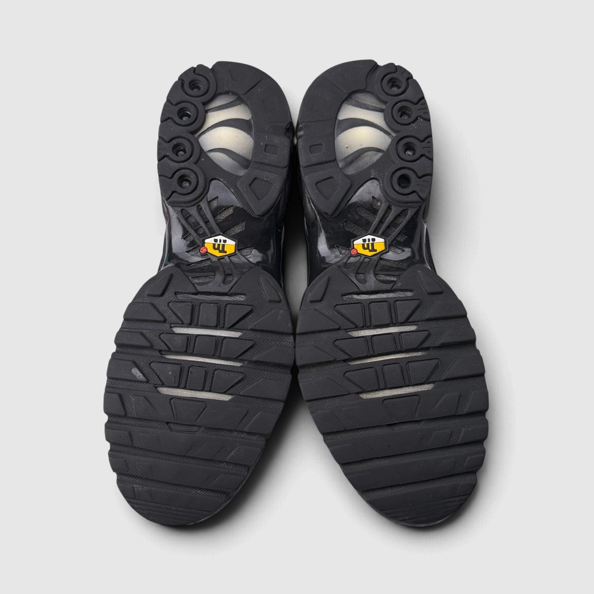 Nike Air Max Plus Triple Black, buty sportowe męskie w bardzo dobrym stanie rozmiar 41, podeszwa