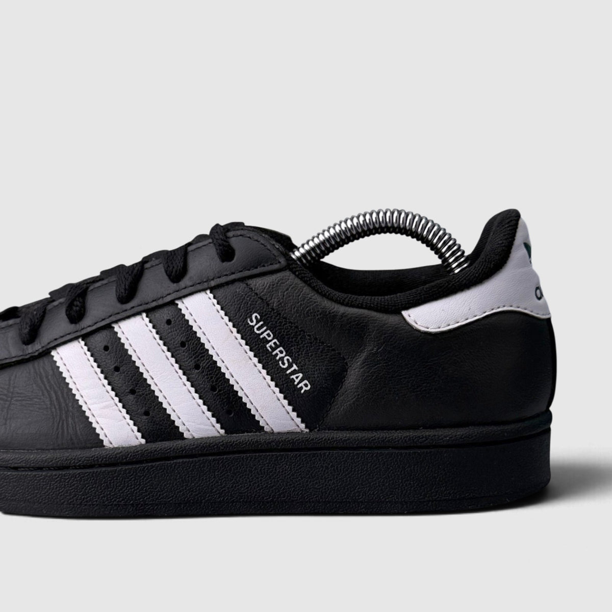 Adidas Superstar II Black White, buty sportowe damskie w bardzo dobrym stanie rozmiar 37 1/3, boczny profil, lewa strona