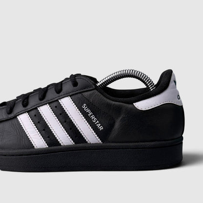 Adidas Superstar II Black White, buty sportowe damskie w bardzo dobrym stanie rozmiar 37 1/3, boczny profil, lewa strona