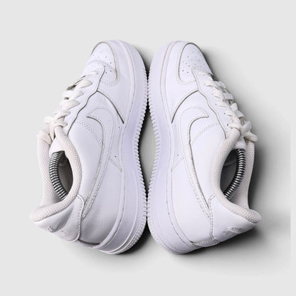 Nike Air Force 1 Low Triple White, buty sportowe damskie w bardzo dobrym stanie rozmiar 39, widok z góry