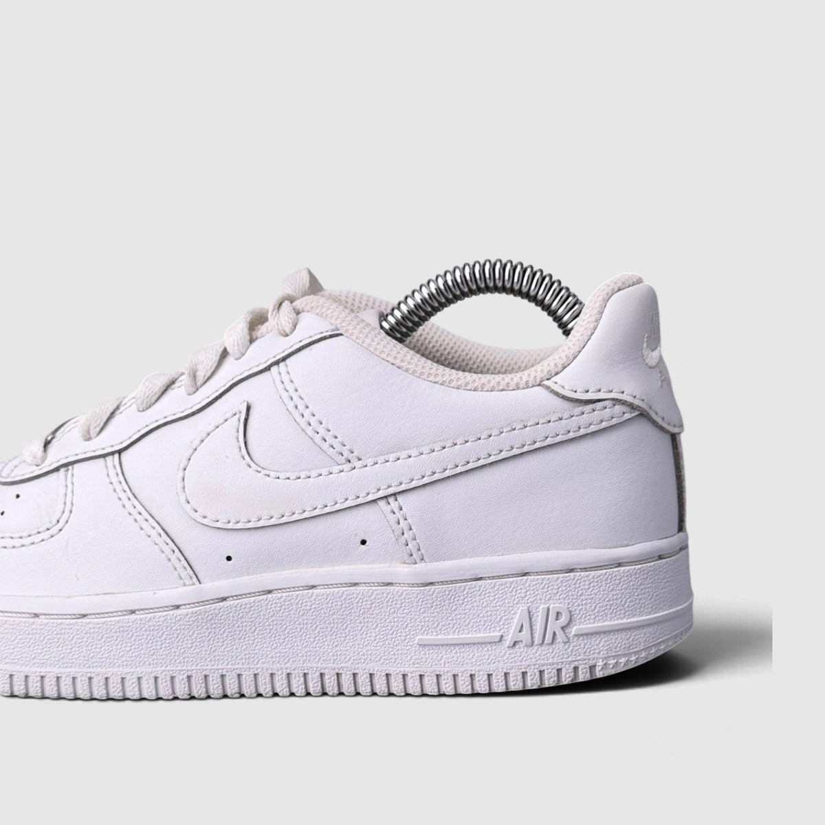 Nike Air Force 1 Low Triple White, buty sportowe damskie w bardzo dobrym stanie rozmiar 36, detal