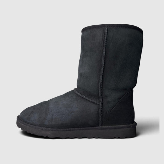 UGG CLASSIC SHORT II, śniegowce męskie w bardzo dobrym stanie rozmiar 43, boczny profil, lewa strona