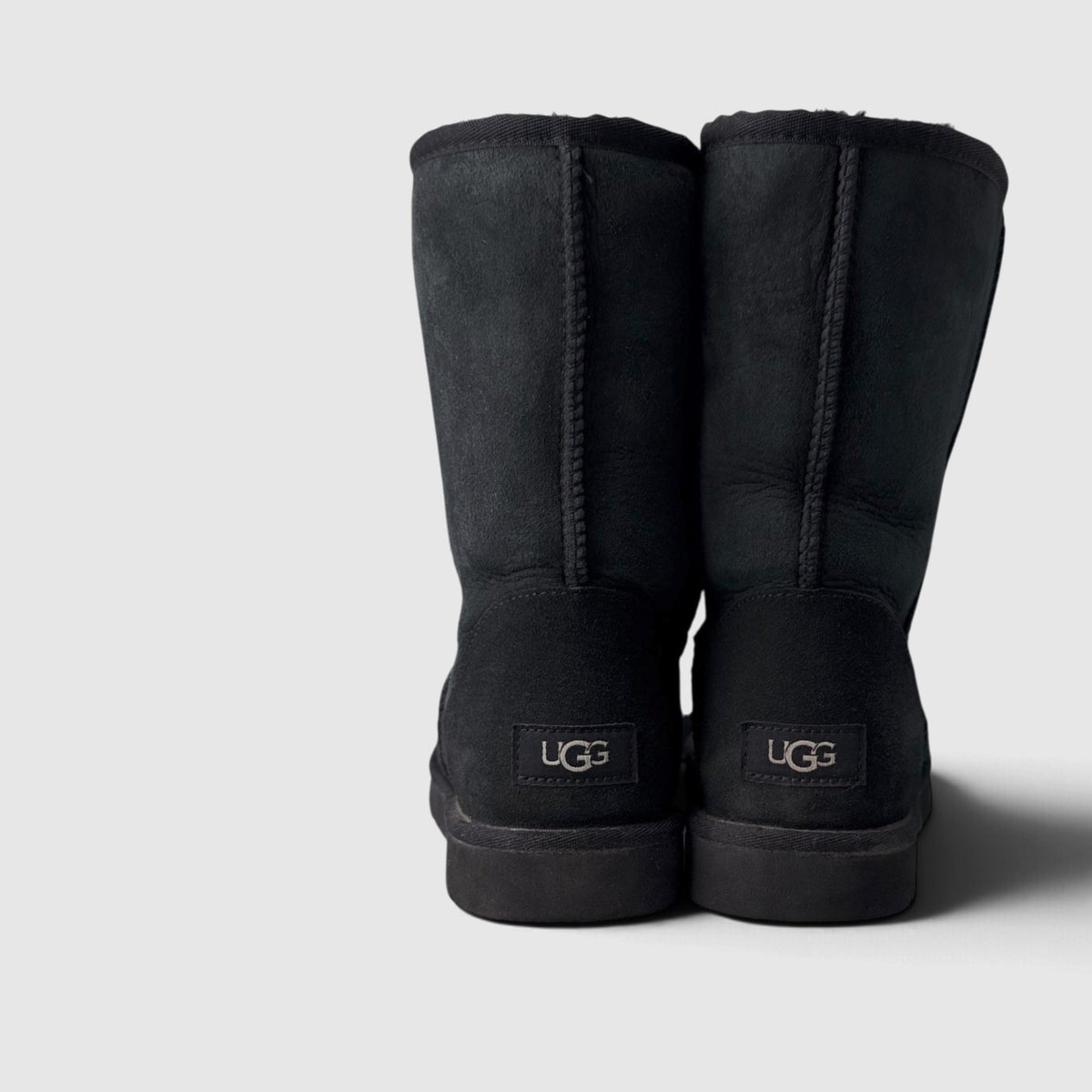 UGG CLASSIC SHORT II, śniegowce męskie w bardzo dobrym stanie rozmiar 43, widok z tyłu