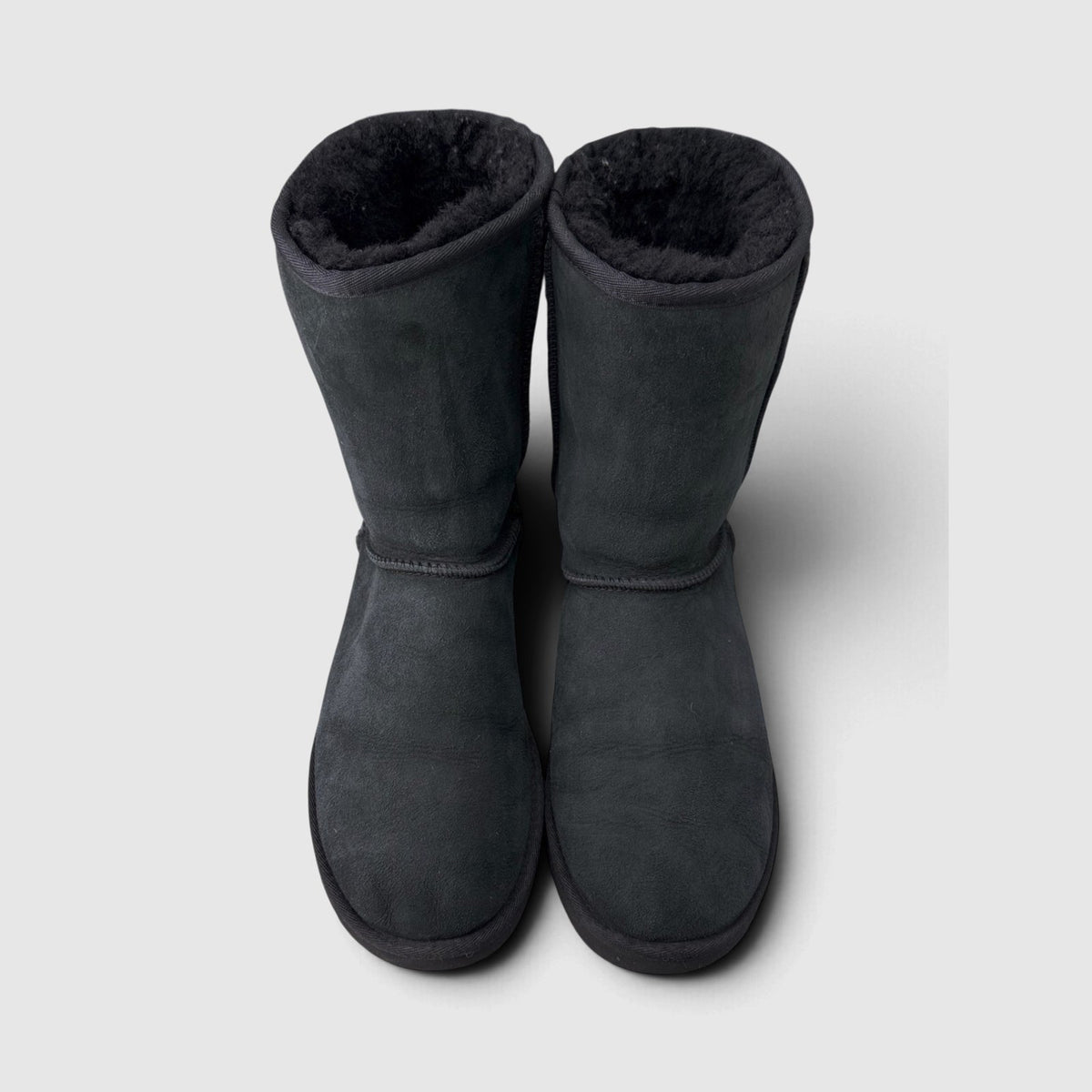 UGG CLASSIC SHORT II, śniegowce męskie w bardzo dobrym stanie rozmiar 43, widok z góry