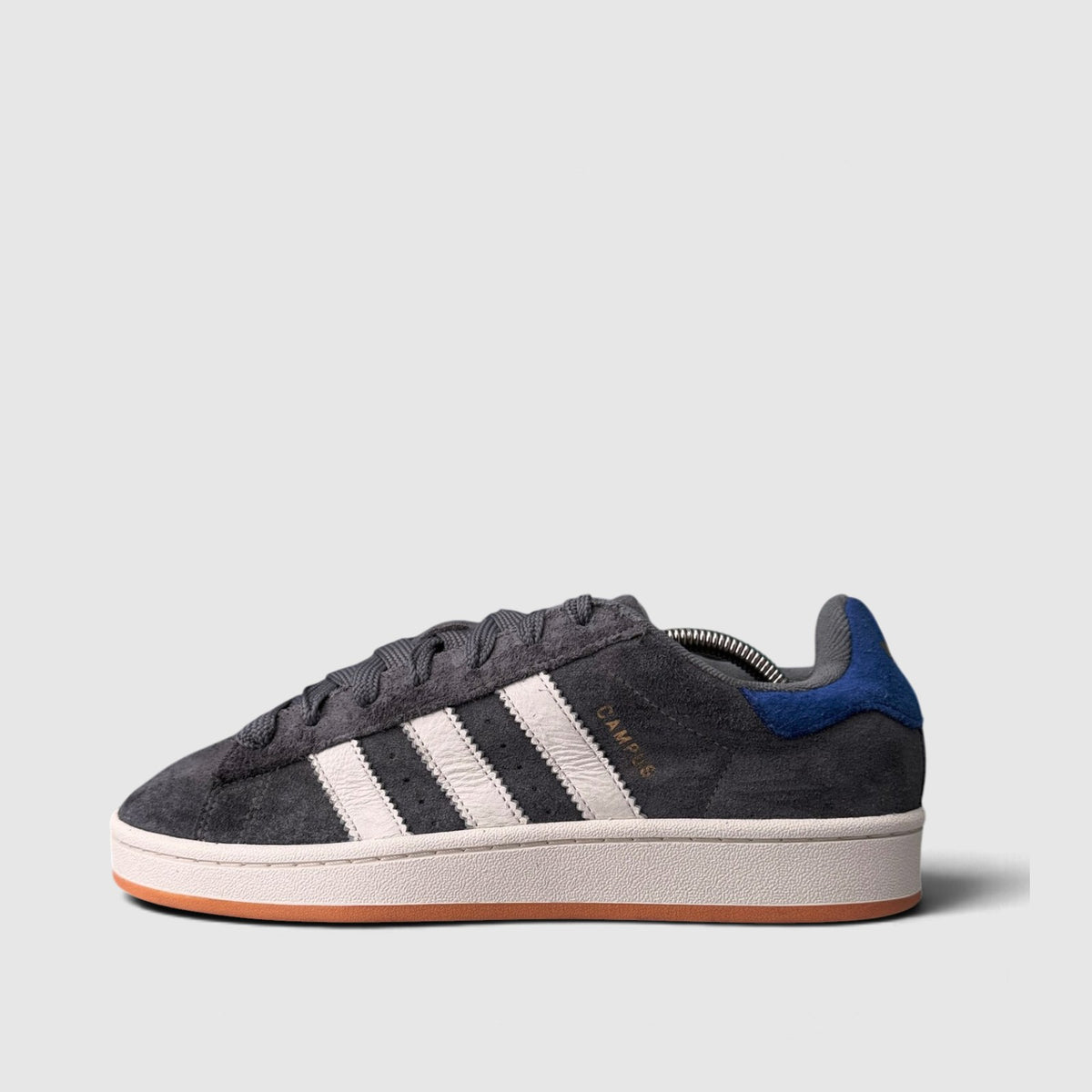 Adidas Campus 00s, buty sportowe męskie w bardzo dobrym stanie rozmiar 42 2/3, boczny profil, lewa strona