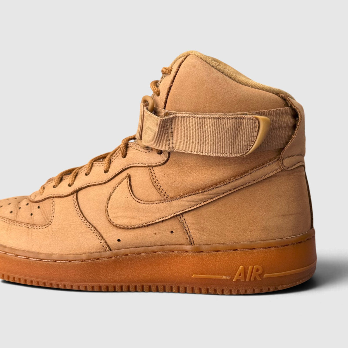 Nike Air Force 1 High Flax, buty sportowe męskie w bardzo dobrym stanie rozmiar 44, boczny profil, lewa strona