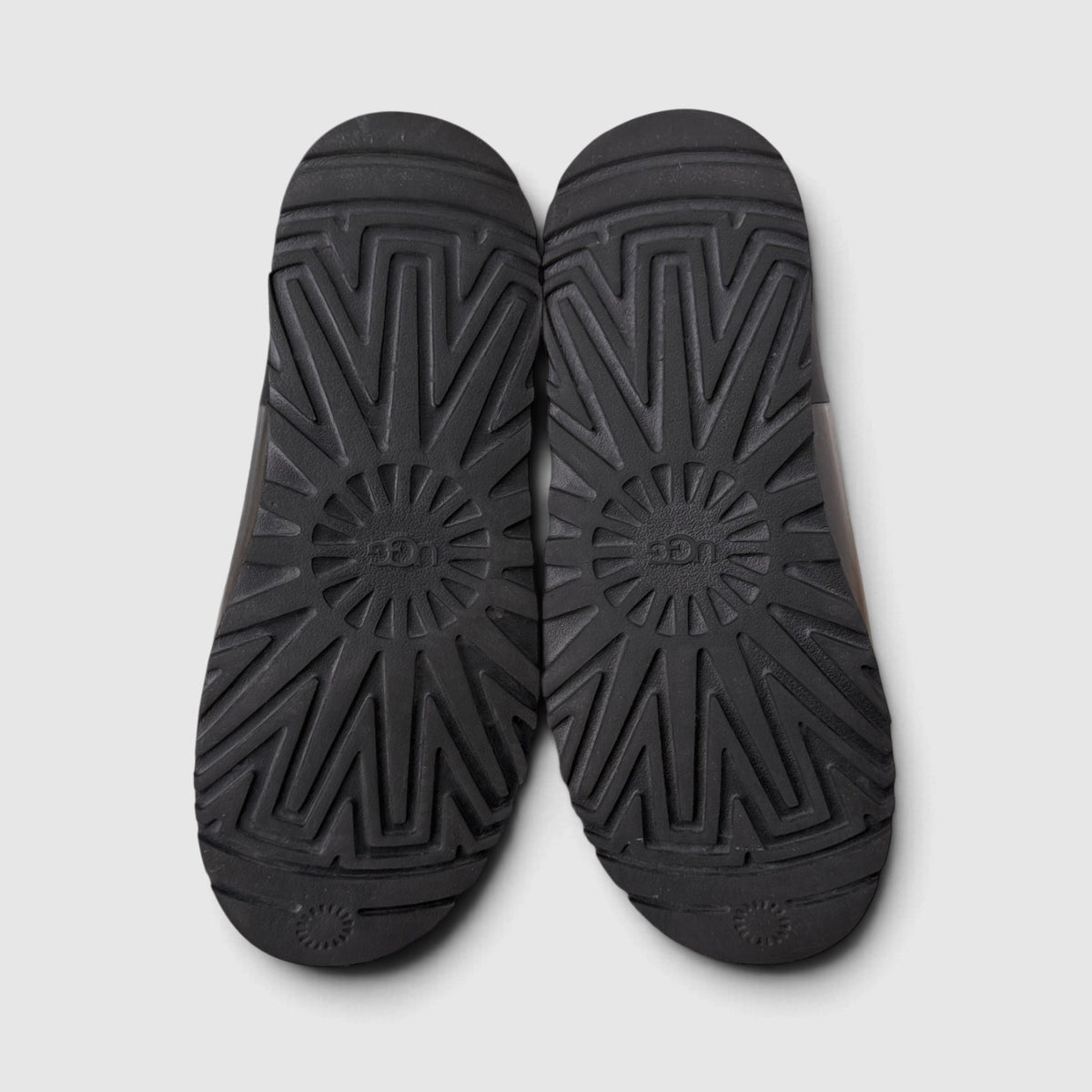 UGG Clear Mini, śniegowce damskie w bardzo dobrym stanie rozmiar 40, podeszwa