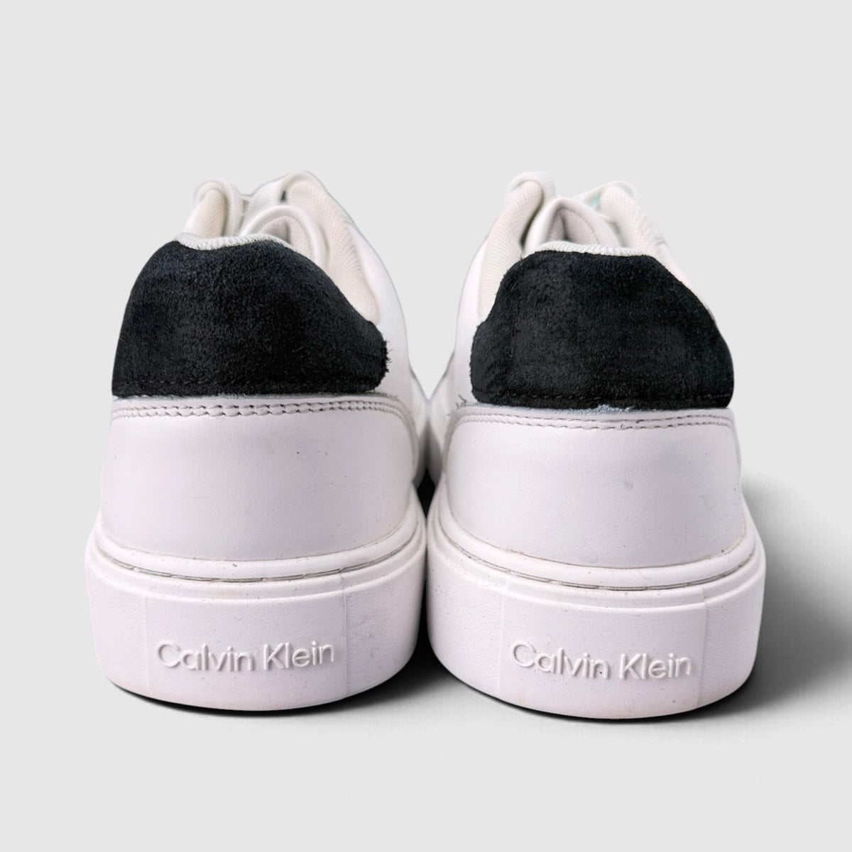 Calvin Klein Classic Cupsole, buty sportowe damskie w bardzo dobrym stanie rozmiar 40, widok z tyłu