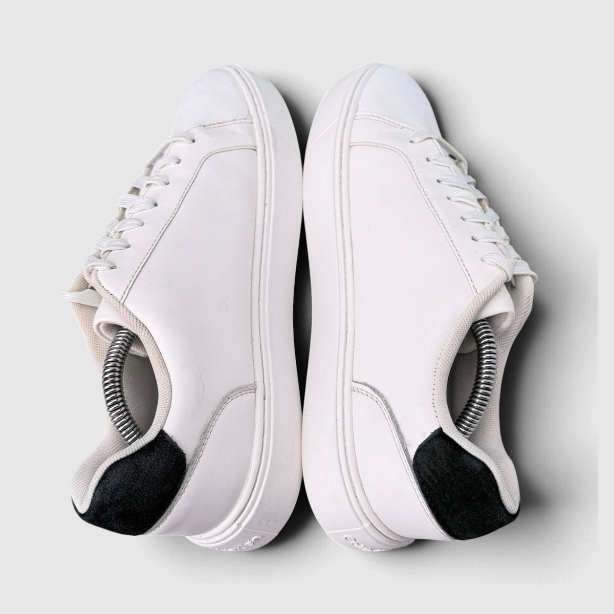 Calvin Klein Classic Cupsole, buty sportowe damskie w bardzo dobrym stanie rozmiar 40, widok z góry