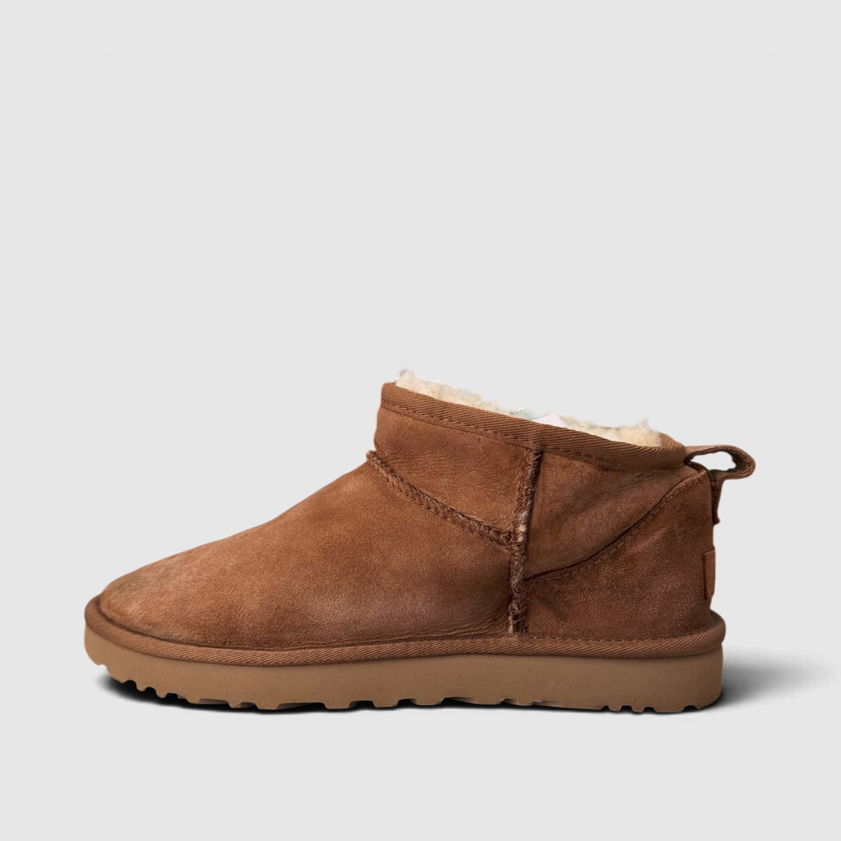 UGG Classic Ultra Mini, śniegowce damskie w bardzo dobrym stanie rozmiar 39, boczny profil, lewa strona
