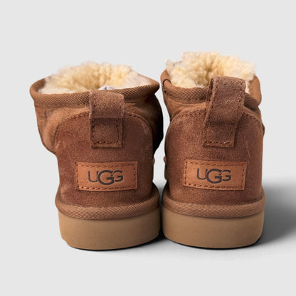UGG Classic Ultra Mini, śniegowce damskie w bardzo dobrym stanie rozmiar 39, widok z tyłu