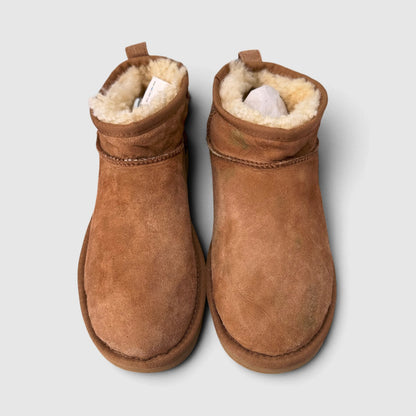 UGG Classic Ultra Mini, śniegowce damskie w bardzo dobrym stanie rozmiar 39, widok z przodu