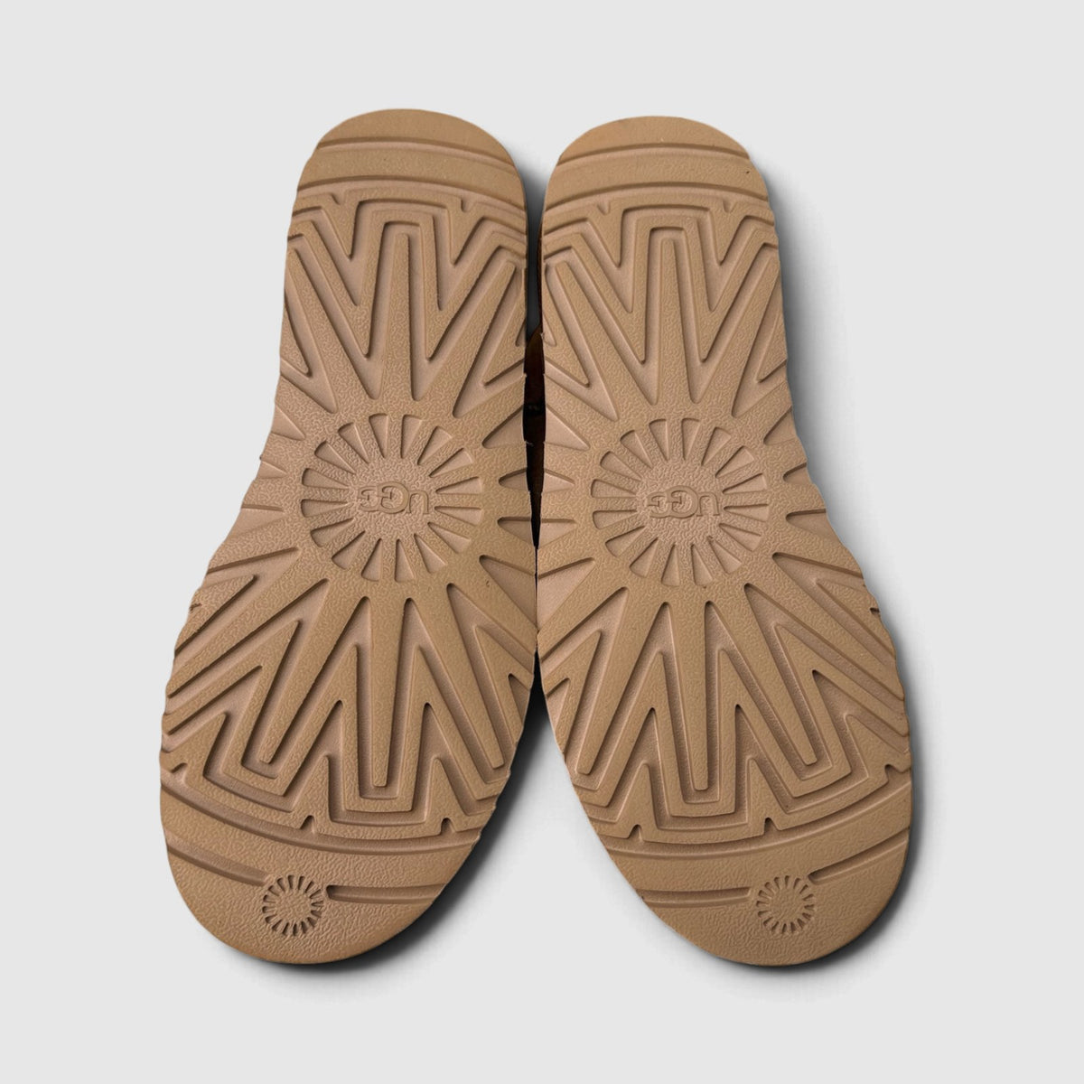 UGG Classic Ultra Mini, śniegowce damskie w bardzo dobrym stanie rozmiar 39, podeszwa