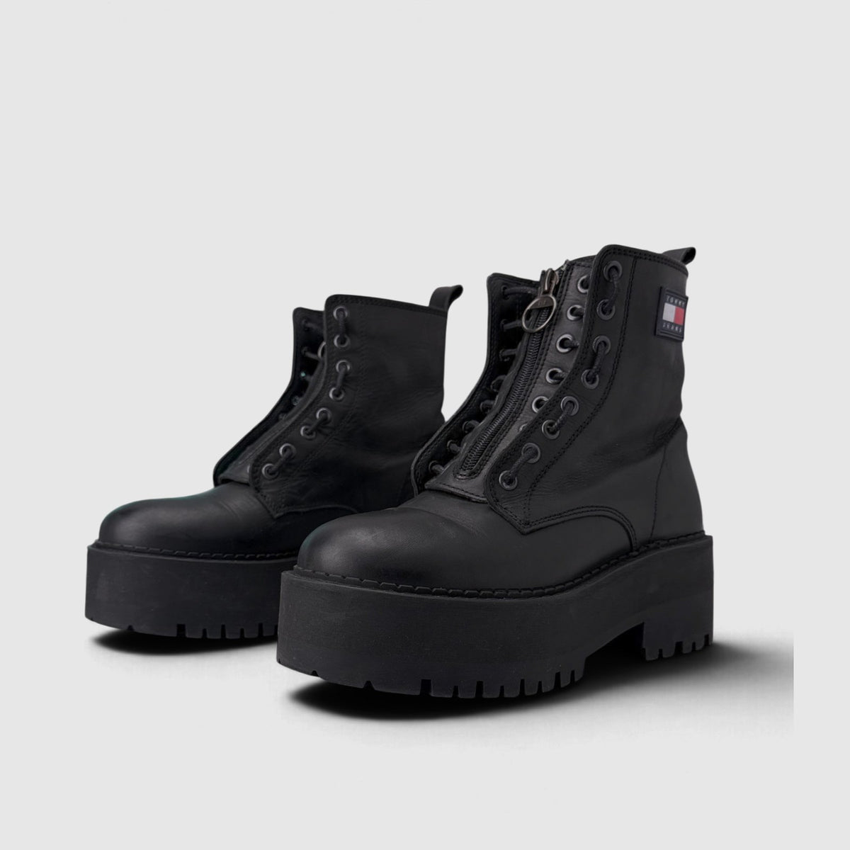 Tommy Hilfiger Tamy Higher, kozaki damskie w bardzo dobrym stanie rozmiar 38, para butów