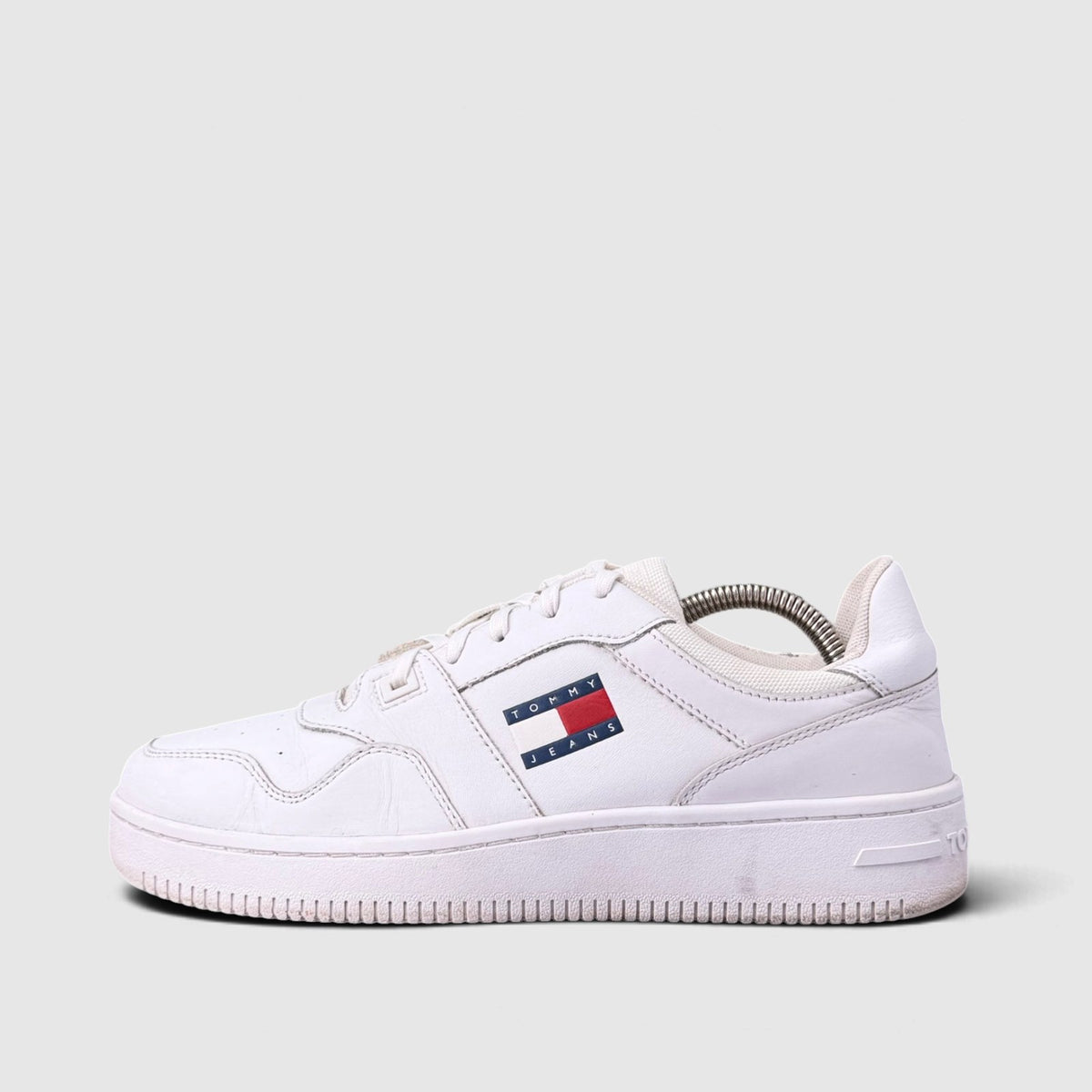Tommy Hilfiger Retro Basket, buty sportowe męskie w bardzo dobrym stanie rozmiar 42, boczny profil, lewa strona